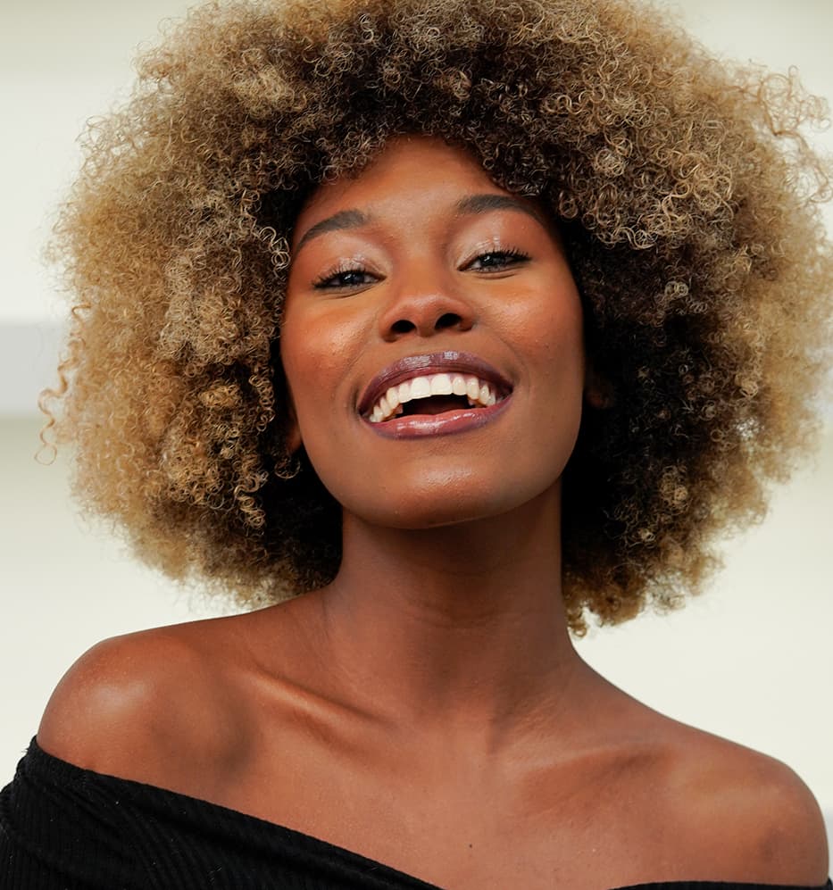 Vitamina C para o cabelo loiro: benefícios e como usar