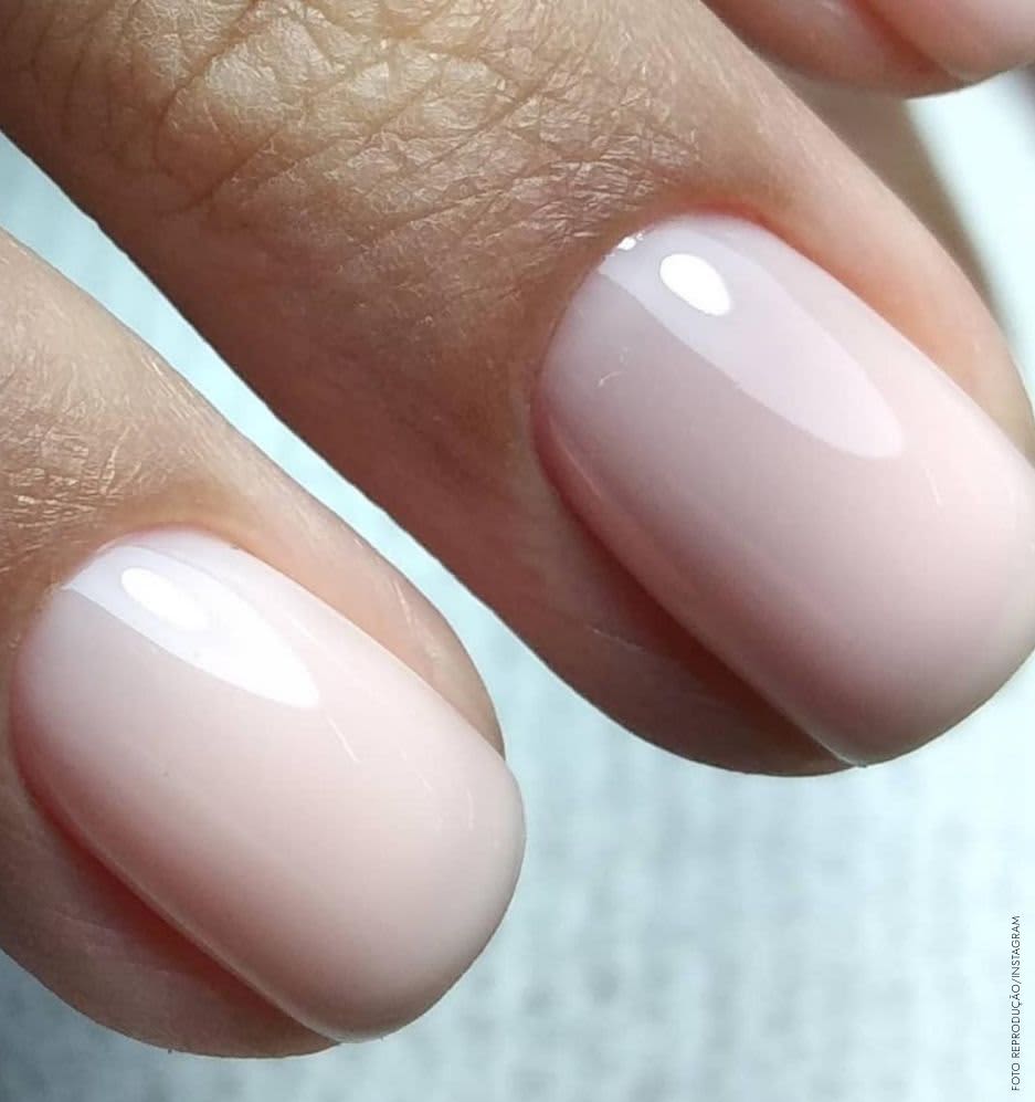 Manicure russa: o que é, vantagens e mais