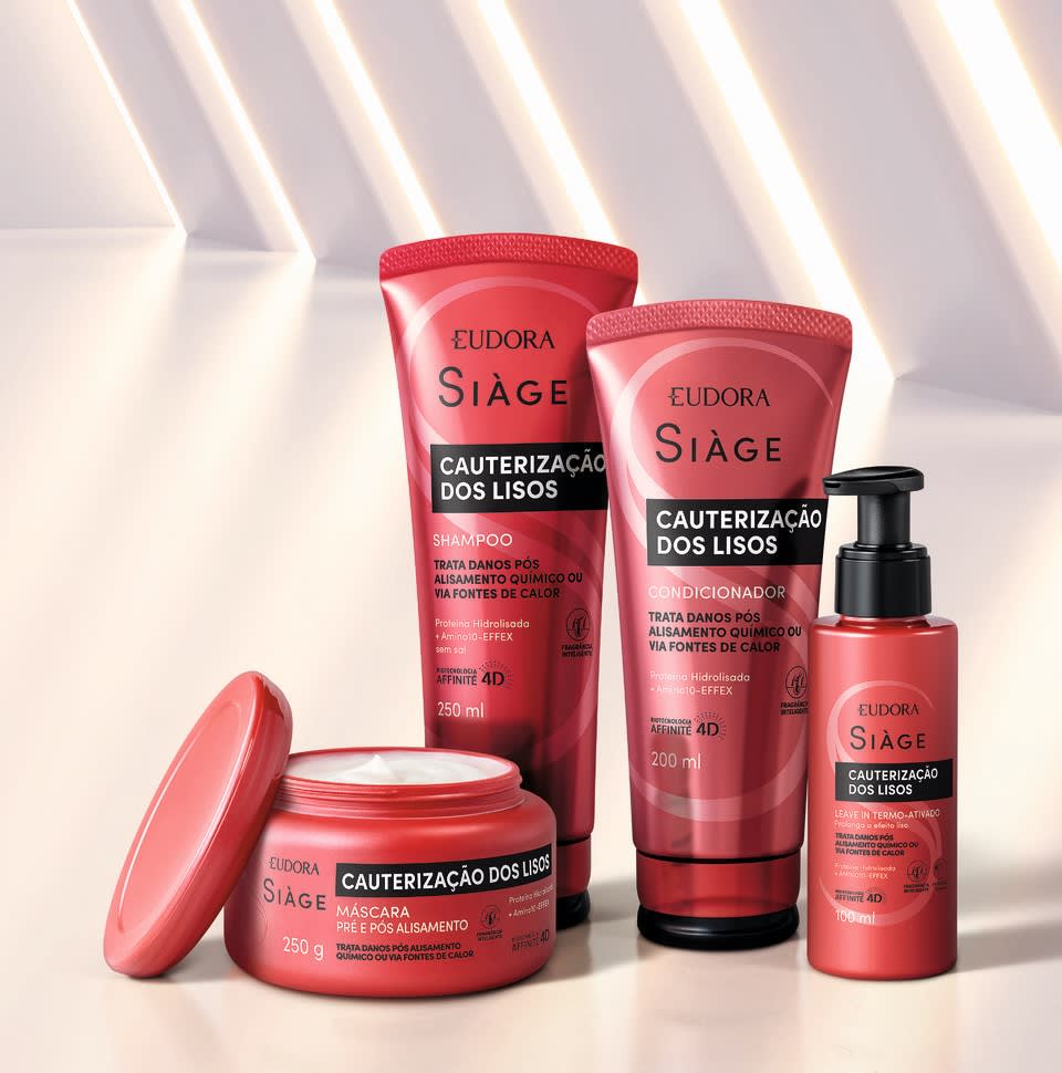 Shampoo, condicionador, leave-in e máscara capilar de Siàge Cauterização dos Lisos com um fundo iluminado