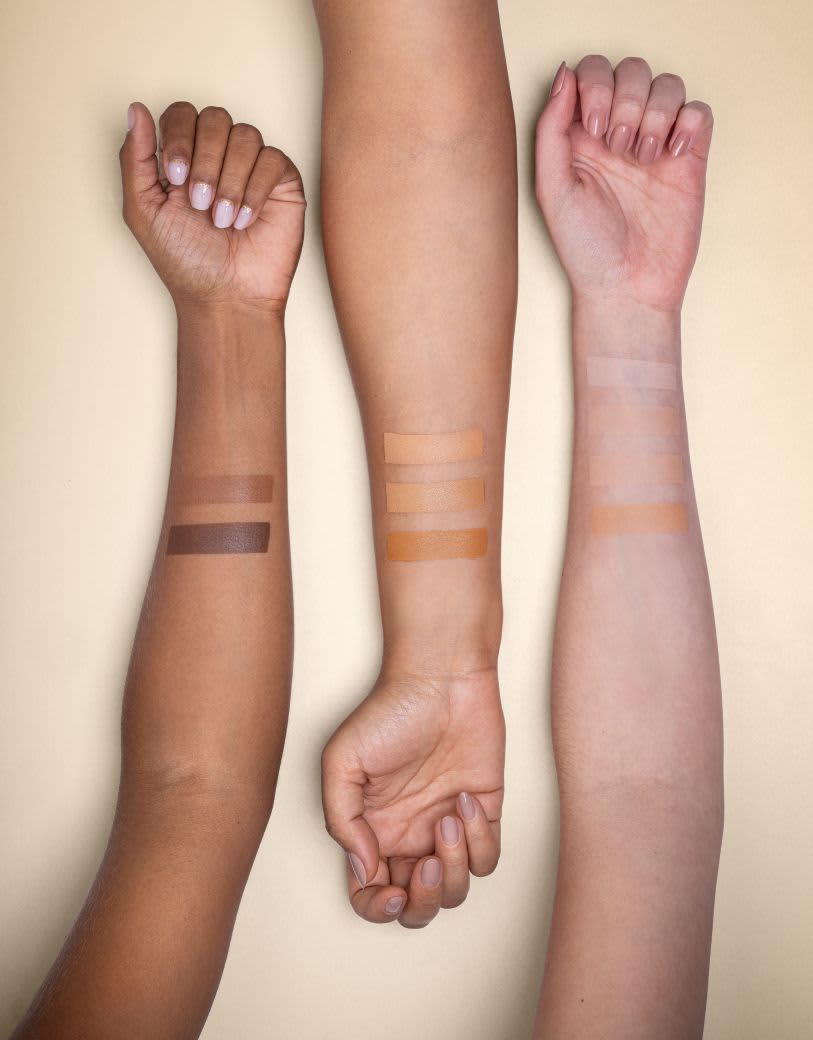 Teste de base Niina Secrets em diferentes tons de pele