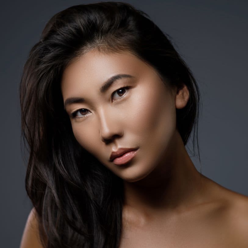 Maquiagem com sobrancelha fina