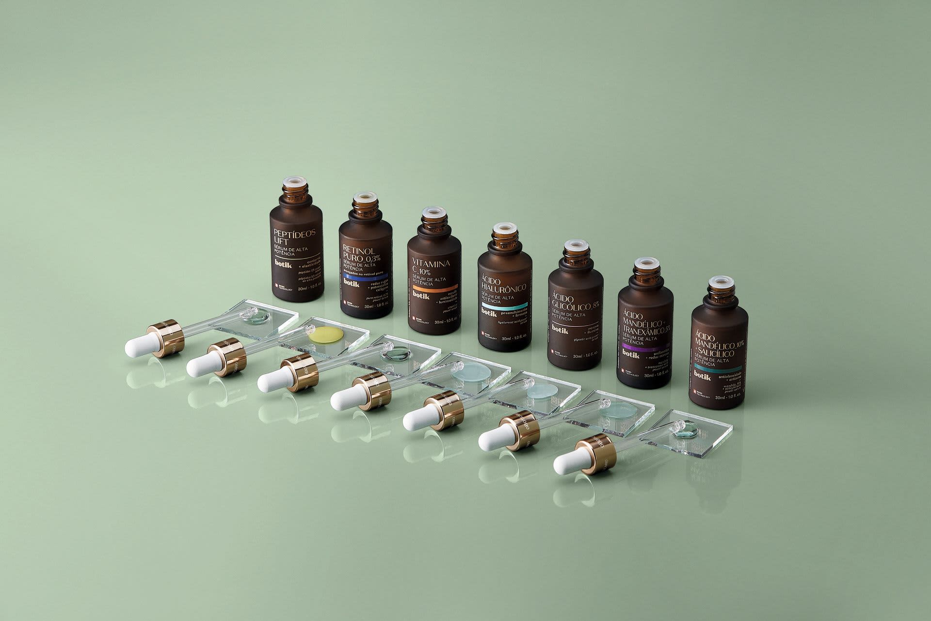 Séruns facial do Boticário em um fundo verde