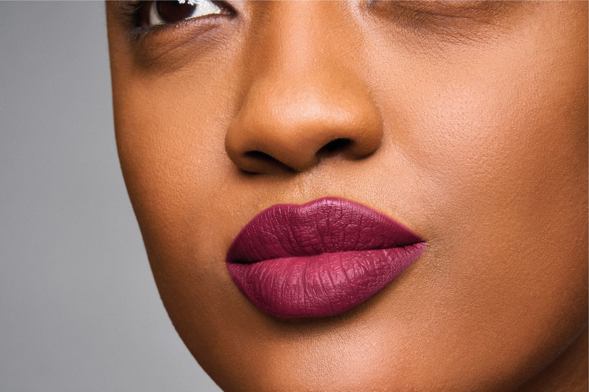 Boca com batom vinho