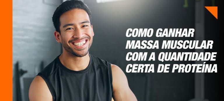 Homem com barba rala e regata em ambiente de academia