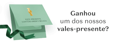 Vale-Presente em um cartão dobrável verde-água com fita decorativa. Pergunta se o usuário ganhou um dos vales-presente.