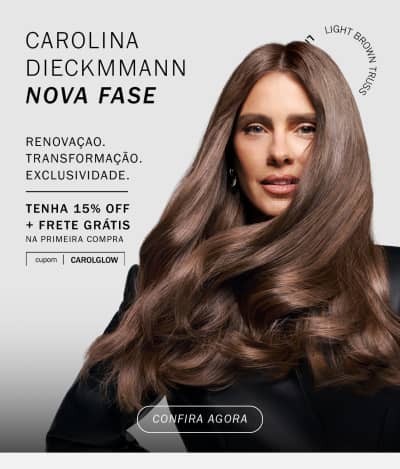 O banner apresenta uma modelo com cabelos longos e lisos, com uma expressão serena. O texto destaca o nome da marca "Carolina Dieckmann" e o slogan "Nova Fase", sugerindo um novo produto ou linha da marca. A imagem e o texto parecem promover um produto de beleza ou cuidados com os cabelos.