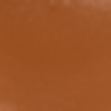 Um pote de vidro transparente contendo uma textura cremosa em tom bronzeado. A tampa preta arredondada tem a inscrição "Makiê Camuflagem Creme" em letras brancas.