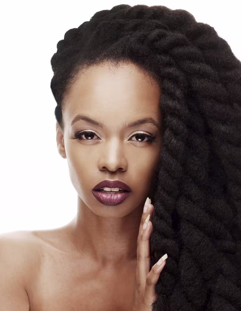 Imagem de mulher com tranças twist