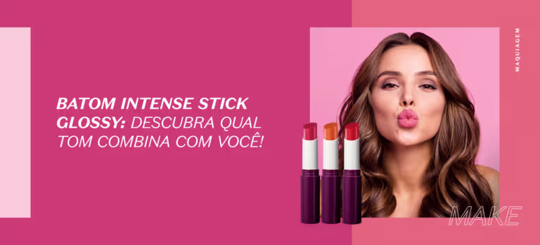 Batons Skicky Glossy Intense ao lado de uma mulher branca de cabelos longos e castanhos