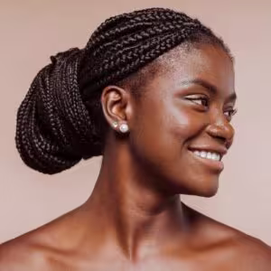 Penteado com coque trançado