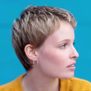 Corte pixie em cabelo liso