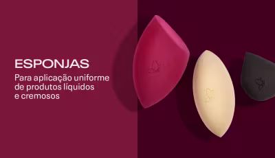Três esponjas de diferentes cores - rosa, bege e preta. Para aplicação uniforme de produtos líquidos e cremosos.