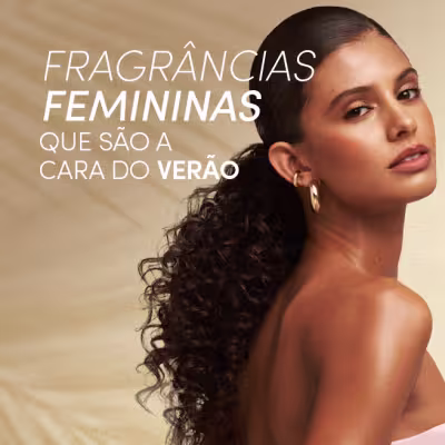 O banner mostra uma mulher com cabelos cacheados e expressão séria, com o texto "Fragrâncias femininas que são a cara do verão" em destaque.