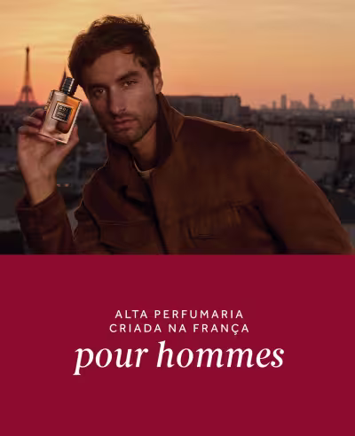 Um homem segurando um frasco de Iconique 001 Intense. Alta perfumaria masculina criada na França.