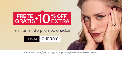 Mulher loira com maquiagem suave, com mãos sobre o rosto, posicionada em um fundo claro, comunicando a promoção de Frete Grátis + 10% de desconto extra.