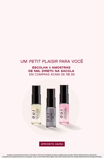 Três frascos de miniaturas de Eau de Parfum, sobre fundo de cor clara, comunicando promoção em compras acima de R$ 319.