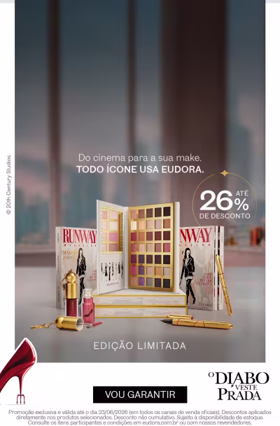 O banner apresenta um sapato de salto vermelho com o salto em formato de chifre, junto a uma coleção de produtos de maquiagem. O texto destaca uma promoção com 26% de desconto para o lançamento.
