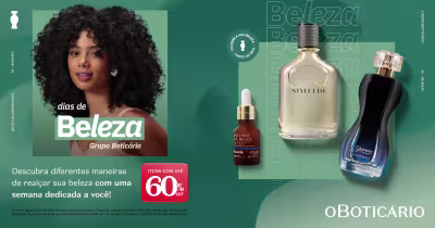 O banner apresenta uma mulher com cabelos cacheados e expressão alegre, além de diversos produtos de beleza, como fragrância, loção corporal e máscara de cílios.