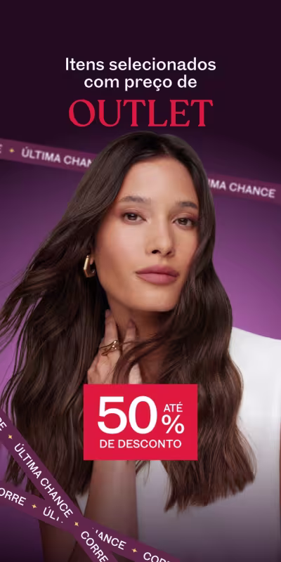 Mulher de cabelos longos com mão no pescoço, sobre fundo roxo, comunicando produtos com preço de Outlet, até 50% de desconto.