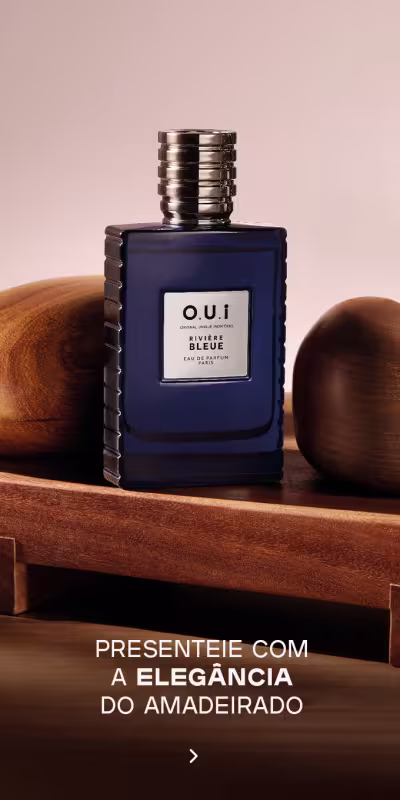 Frasco de Eau de Parfum O.U.I. Amaderado em vidro azul marinho com tampa prateada e texto "PRESENTEIE COM A ELEGÂNCIA DO AMADERADO"