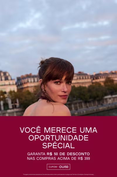 Mulher com cabelo castanho e brinco de pérola texto: "VOCÊ MERECE UMA OPORTUNIDADE ESPECIAL. GARANTIA R$50 DE DESCONTO NAS COMPRAS ACIMA DE R$399. CUPOM: OUI50".