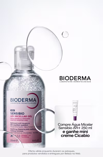 Imagem de um frasco de gel micelar da marca Bioderma, com o texto "Compre Água Micelar Sensibio AR+ 250 ml e ganhe mini creme Cicabio". O frasco está rodeado por bolhas de ar.