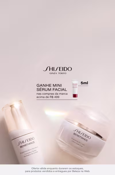 Produtos da marca Shiseido, incluindo um frasco de sérum facial e um pote de creme facial. Também há uma oferta de um mini sérum facial com a compra de produtos da marca.