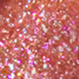 A imagem mostra a tampa da embalagem do gloss com o aplicador virado pra cima, semelhante a uma tampa de batom, transparente, cilíndrica, com uma amostra de cor. Ao lado, o frasco do gloss, com o produto de cor marrom e palavra KIND escrito na embalagem.