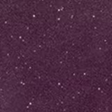 A imagem mostra a embalagem de um blush roxo. Em formato redondo, dentro de uma caixinha de acrílico transparente. A caixa está aberta e na parte superior, tem o nome da marca em destaque.