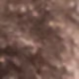 A imagem mostra um frasco aberto, retangular, transparente ao lado do aplicador de rosquear e com a ponta com a cor da sombra líquida, bronze. O rótulo do frasco é preto com logo da marca em dourado e "Liquid Eyeshadow" em branco no rodapé.