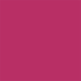 A imagem mostra o batom líquido matte de Pam by Pamella. Seu tubinho é transparente e mostra a cor rosa do batom. Ao lado tem a tampa laranja com a logo PAM! escrita e o bastão com uma ponta de aplicador em formato de ampulheta.