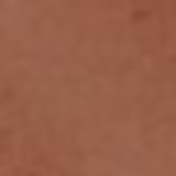 Embalagem com tampa cor-de-rosa claro, com inscrição de nome. Parte superior com tom da base e detalhes brancos na parte inferior, com pequenas estrelas decorativas ao redor. A embalagem tem um design minimalista e delicado.