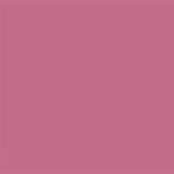 Batom rosa da marca M·A·C em embalagem preta e prateada, com logotipo da marca visível. O produto apresenta formato cônico e pontudo, característico de batons da linha.