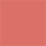 Possui uma embalagem rosa clara com detalhes prateados, incluindo o logotipo da marca.