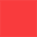 Possui uma embalagem rosa clara com detalhes prateados, incluindo o logotipo da marca.