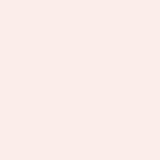 Possui uma embalagem rosa clara com detalhes prateados, incluindo o logotipo da marca.
