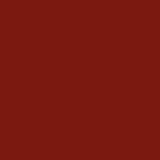 A imagem mostra um recipiente transparente de gloss labial da marca Quem Disse, Berenice? na cor vermelho cereja, com aplicador vermelho, haste transparente, tampa preta, sobre superfície clara e neutra.