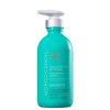 A imagem mostra o produto Moroccanoil Smoothing Lotion 300ml, em frasco plástico turquesa com detalhes em laranja e branco e aplicador pump branco. O rótulo exibe o nome do produto, além de informações como "Para cabelos com frizz".