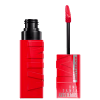 Produto de maquiagem da marca Maybelline, com embalagem vermelha e preta, contendo um aplicador de rímel vermelho. O produto é identificado como "Superstay Vinyl Ink" e possui um design moderno e chamativo.