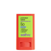 Protetor solar Sallve FPS 50 com antioleosidade, UVA/UVB, peptídeo antioléosidade, niacinamida e carnosina, em embalagem laranja e verde.