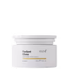 Frasco branco com rótulo da marca Keune, contendo "Radiant Gloss", uma máscara iluminadora de 250 ml. O produto apresenta uma faixa dourada no rótulo, indicando sua função de realçar o brilho e a luminosidade dos cabelos.