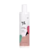 Embalagem plástica branca opaca de 300ml. Rótulo com o nome da marca e do produto em letras pretas e detalhes gráficos abstratos em tons de rosa, verde e bege.