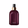 Frasco de aromatizador spray Casa 214 com design geométrico em tom de vinho e detalhes dourados no rótulo. Embalagem elegante e sofisticada, com tampa preta.