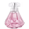 A imagem mostra o Desodorante Colônia Lyra, da marca Eudora, em frasco de vidro transparente com formato geométrico facetado como uma joia luxuosa. O líquido dentro é de cor rosa claro.