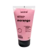 O produto apresentado é um esfoliante corporal da marca Labotrat, com aroma de morango. A embalagem é um tubo plástico rosa, com o nome da marca e do produto claramente visíveis.