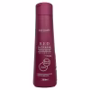 Shampoo vermelho matizador da linha Red da marca Verde Brasil Cosméticos. Rótulo com o nome do produto "Red Matizador Vermelho Radiante Shampoo" e informações como "Óleo de Urucum" e "Cereja". Tamanho de 390ml.