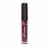 A imagem mostra um batom labial em uma embalagem cilíndrica com a tampa preta e o tubo transparente permite ver o tom roxo brilhante do batom e a marca Quem disse, Berenice? e a linha estampados no frasco.