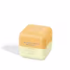 Hidratante labial Quem Disse, Berenice? Cuide-se Bem Leite e Mel o Boticário em formato de cubo. Embalagem em tons de amarelo claro e vibrante.