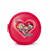 Bolsa redonda vermelha com estampa das Meninas Superpoderosas, com coração rosa e texto "Quem disse, Berenice?". O logotipo da marca "The Powerpuff Girls" é exibido no topo.