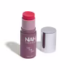 O produto é um blush stick da marca Nah Cardoso, com embalagem cilíndrica em tons de rosa e roxo, contendo um bastão de blush de cor vermelha.